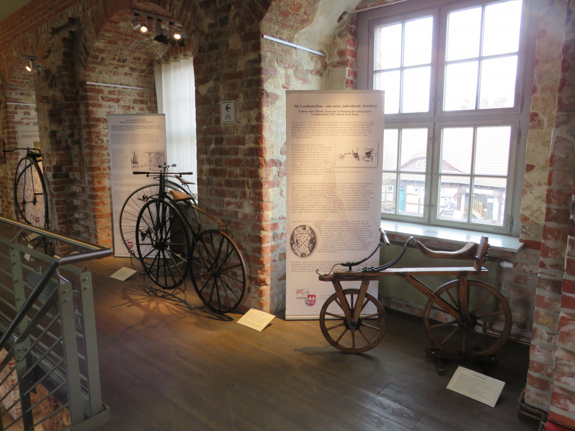 Laufmaschine und Tretkurbelr&auml;der 