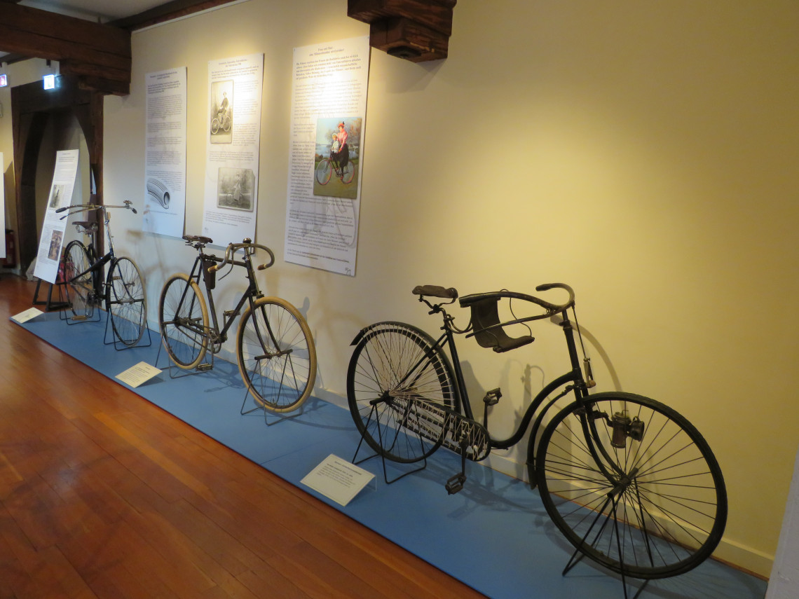 Sicherheitsniederrad, Halbrenner und Damenrad mit Kindersitz